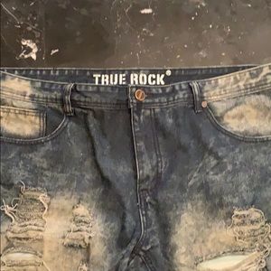 Men’s distressed jeans